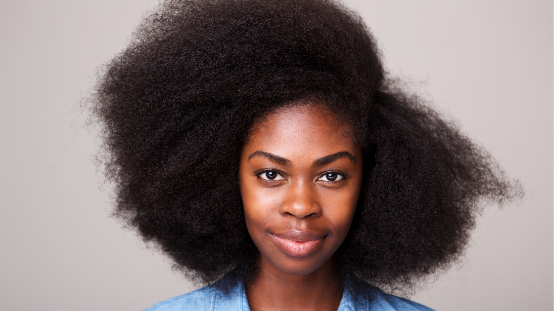 Schädliche Inhaltsstoffe in Produkten für Afrohaare – Was du bei Typ-4-Haaren unbedingt vermeiden solltest
